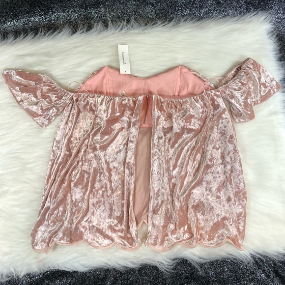 Velvet strapless sleeve top - Picture 2 of 3